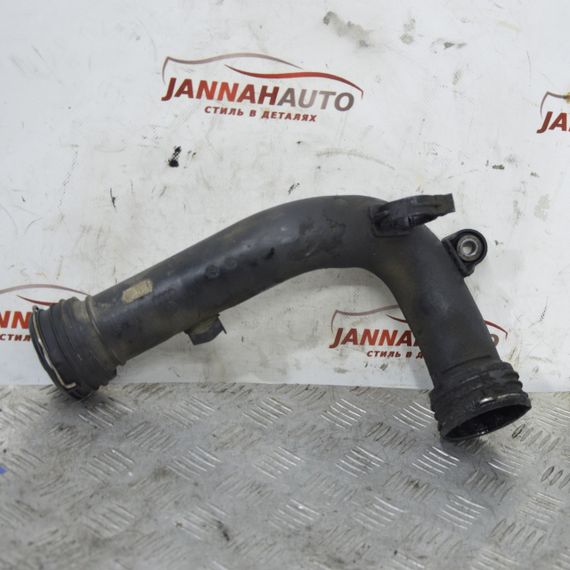 Патрубок інтеркулера 2.0 TDI Volkswagen Golf V 2003-2009 Шланг трубка системи охолодження Фольксваген 1K0145762L