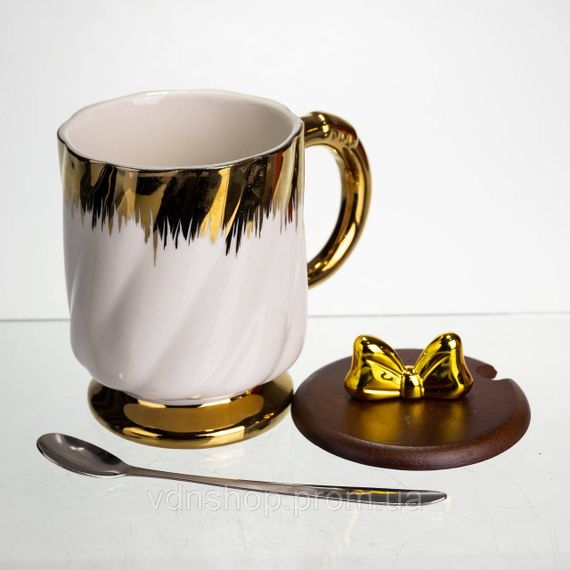 Новогодняя фарфоровая чашка "Золотой Вихрь" 450 мл с крышкой и ложкой Yiwu FM-23D | Зображення 3