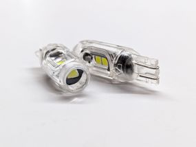 Светодиодная лампа StarLight T10 5 (4+1)  диодов SMD3030  W2,1x9,5d 12V WHITE прозрачная + линза мультиполярная