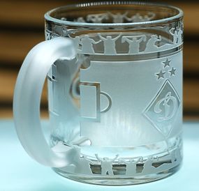 Стеклянная чашка 320 мл ФК Динамо Киев с гравировкой подарок для фаната футбольная круговая кружка