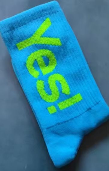 Высокие спортивные носки "Yes!" — Неоновые цвета (унисекс) Блакитний | Зображення 5
