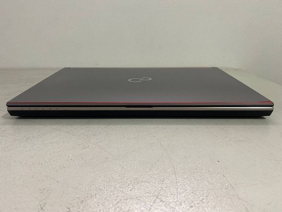 Мобільна робоча станція Fujitsu Celsius H760 / 15.6" (1920x1080) IPS / Intel Core i7-6820HQ (4 (8) ядра по 2.7 - 3.6 GHz) / 16 GB DDR4 / 256 GB SSD / nVidia Quadro M1000M, 2 GB GDDR5, 128-bit / WebCam / DVD-ROM б/в | Зображення 5