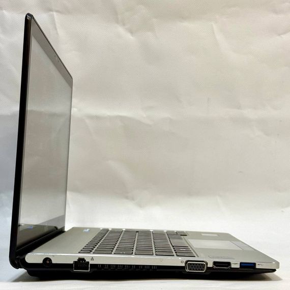 Ультрабук Б-клас Fujitsu LifeBook S935 / 13.3" (1920x1080) IPS Touch / Intel Core i5-5300U (2 (4) ядра 2.3 - 2.9 GHz) / 8 GB DDR3 / 256 GB SSD / Intel HD Graphics 5500 / WebCam / VGA / Windows 10 Pro б/в | Зображення 8