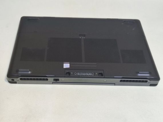 Мобильная рабочая станция Dell Precision 7710 / 17.3" (1920x1080) IPS / Intel Xeon E3-1505M v5 (4 (8) ядра по 2.8 - 3.7 GHz) / 16 GB DDR4 / 256 GB SSD / nVidia Quadro M3000M, 4 GB GDDR5, 256-bit / WebCam б/у | Зображення 7