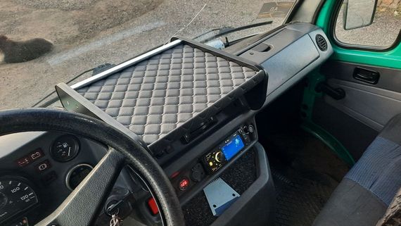 Полка на панель (eco-GREY) для Mercedes T1 (207-410) | Зображення 1