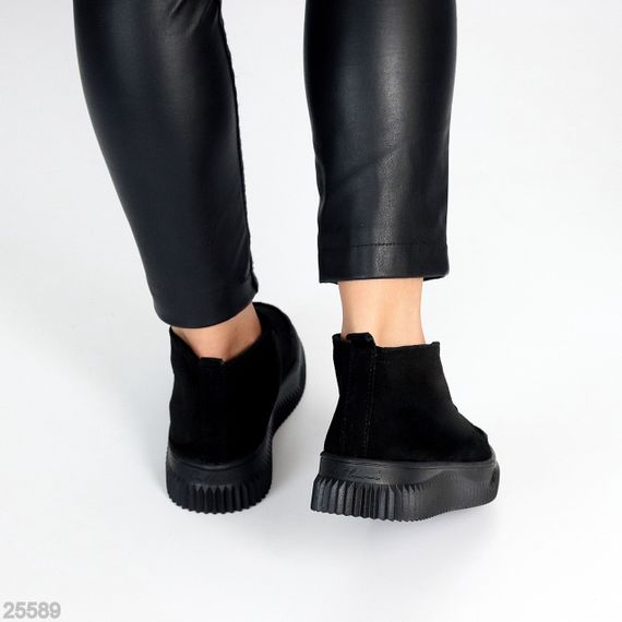 Замшевые черные ботинки дезерты в стиле casual на утолщенной подошве | Зображення 7