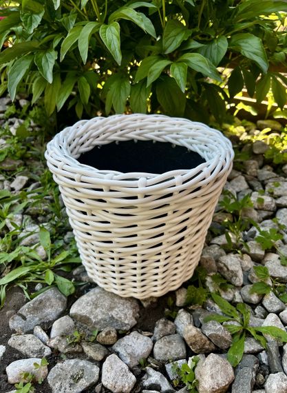 Кашпо зі штучного ротангу “Біле” 8 л — плетений горщик для квітів, балкона, саду, дому | Зображення 1