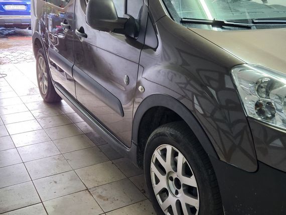 Накладки на арки (4 шт, чорні) XTR, бічні двері, Метал для Citroen Berlingo 2008-2018 рр | Зображення 1