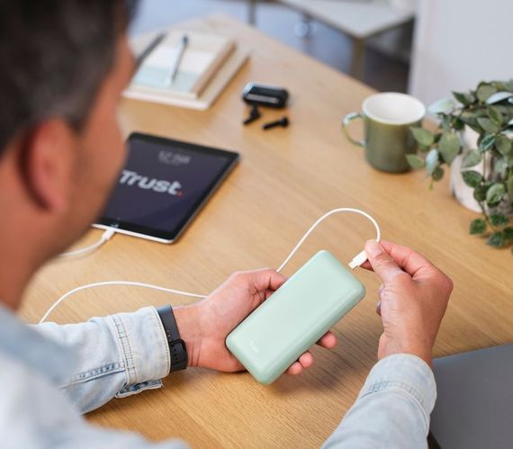 Trust Акумулятор портативний літій-іонний power bank Redoh, 20000мА·год, USB-A/2хUSB-C, 18W, QC 3.0, PD, зелений (25035_TRUST) | Зображення 2