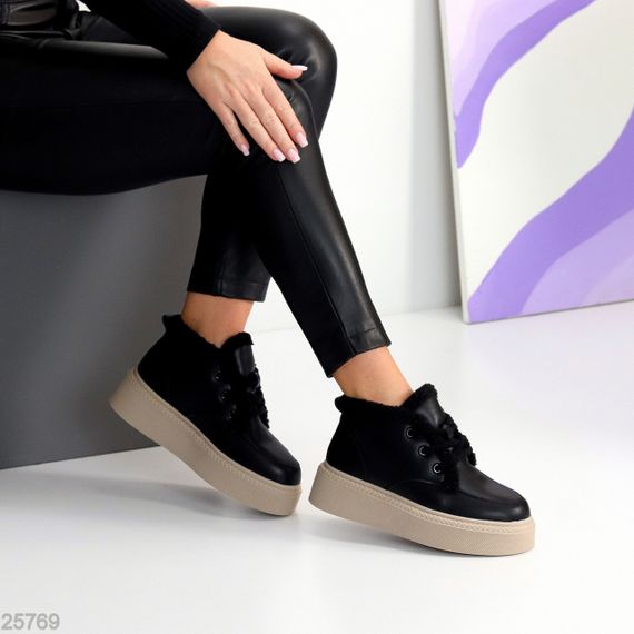 Стильні зимові чорні шкіряні черевики на потовщеній бежевій підошві | Зображення 3