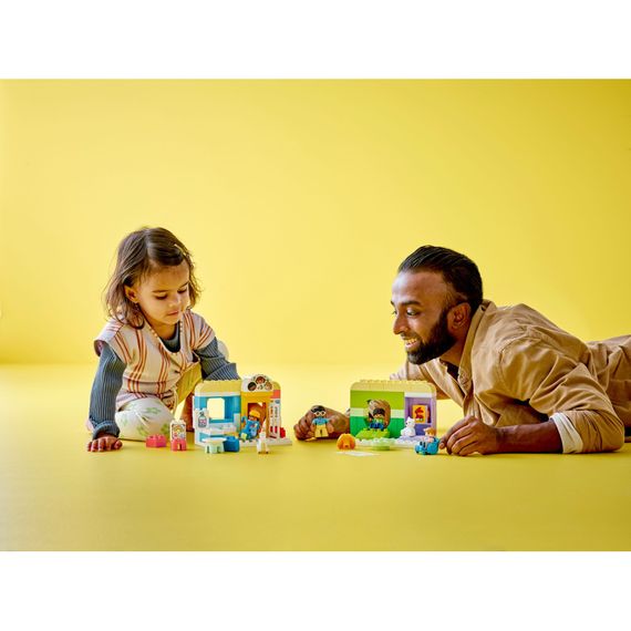 Конструктор LEGO DUPLO Будні в дитячому садку 67 деталей (10992) | Зображення 6