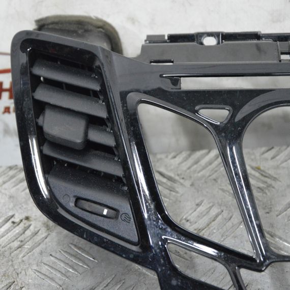 Накладка торпедо центральна під магнітолу Ford Fiesta VII 2008-2017 Накладка консолі Форд 8A6118A802BKW | Зображення 1