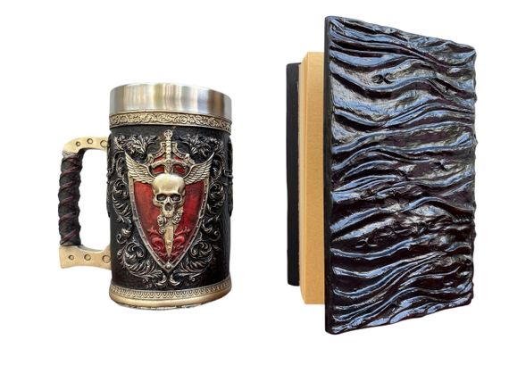 Подарунковий набір Кухоль 3D Крилатий Череп і Блокнот 3D «Книга, що дивиться у відповідь» | Зображення 1