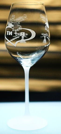 Подарочный бокал для вина  480 мл с гравировкой надписи ТИ+Я голуби  любимой девушке жене матовая | Зображення 4