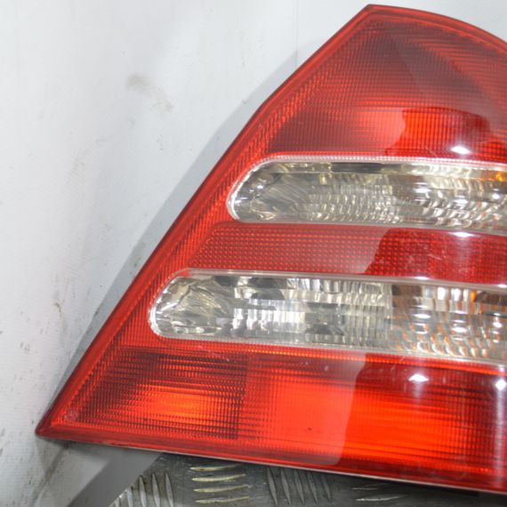 Ліхтар задній правий Mercedes Benz W203 седан фара задня Мерседес 203 A2038200264 | Зображення 1