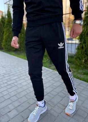Спортивні штани adidas з лампасом