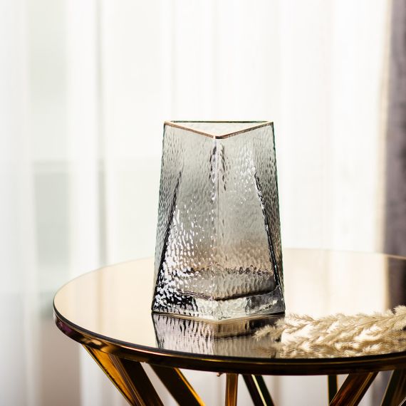 Стеклянная ваза для цветов, декоративная, треугольная, 15,5 см, серая с золотой окантовкой HP-1711 | Зображення 3