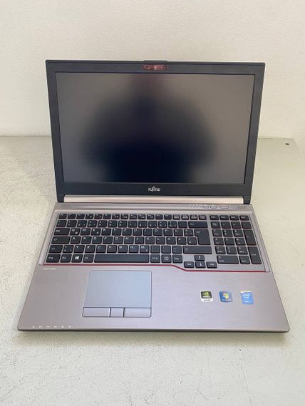 Мобільна робоча станція Fujitsu Celsius H730 / 15.6" (1920x1080) IPS / Intel Core i7-4810MQ (4 (8) ядра по 2.8 - 3.8 GHz) / 16 GB DDR3 / 256 GB SSD / nVidia Quadro K1100M, 2 GB GDDR5, 128-bit / WebCam / DVD-ROM б/в | Зображення 1