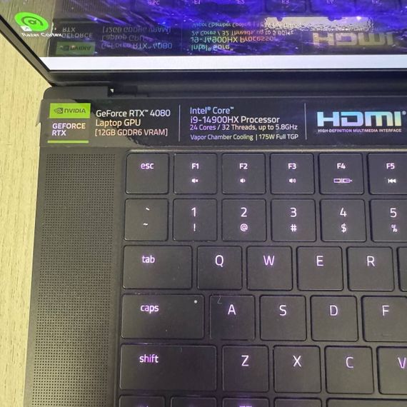 Ігровий ноутбук Razer Blade 16 RZ09-0510 / 16" (2560x1600) IPS / Intel Core i9-14900HX (24 (32) ядер по 2.2 - 5.8 GHz) / 32 GB DDR5 / 1000 GB SSD M.2 / nVidia GeForce RTX 4080, 12 GB GDDR6, 192-bit / WebCam б/в | Зображення 3