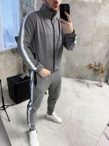 Костюм у клітинку