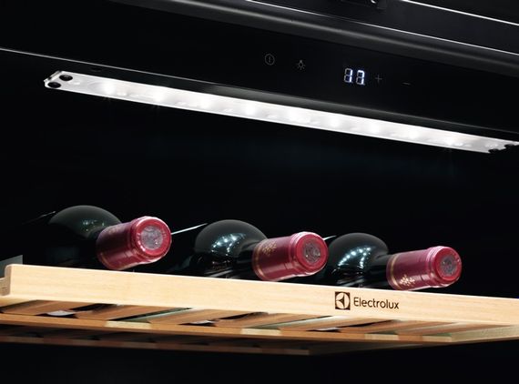 Холодильник  вбудований Electrolux для вина (EWUS052B5B) | Зображення 6