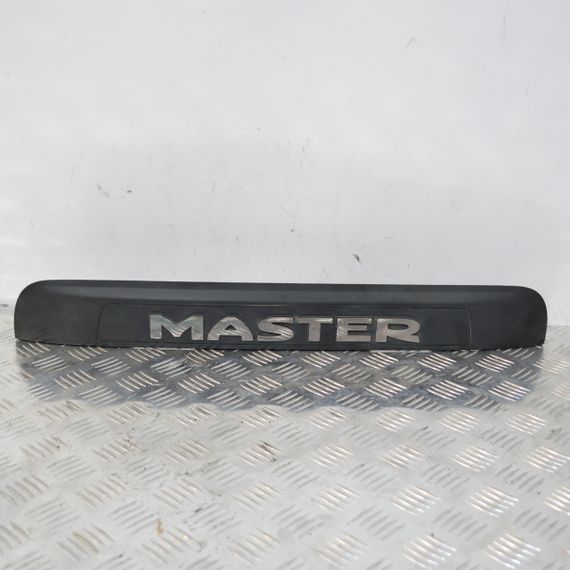 Підсвічування номерного знака Renault Master III 2014-2024 Накладка підсвічування номера Рено Мастер 3 265126583R 265122605R