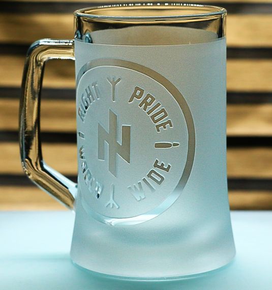Подарочный бокал для пива 670 мл с гравировкой Азов с руной Альгиз «Right ꑭ Pride»-кровь, земля и свет | Зображення 2