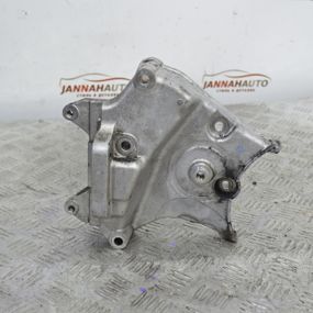 Кронштейн двигуна правий 1.9 CDTI Opel Astra H Zafira B лапа опора Опель Астра Зафіра 55210531