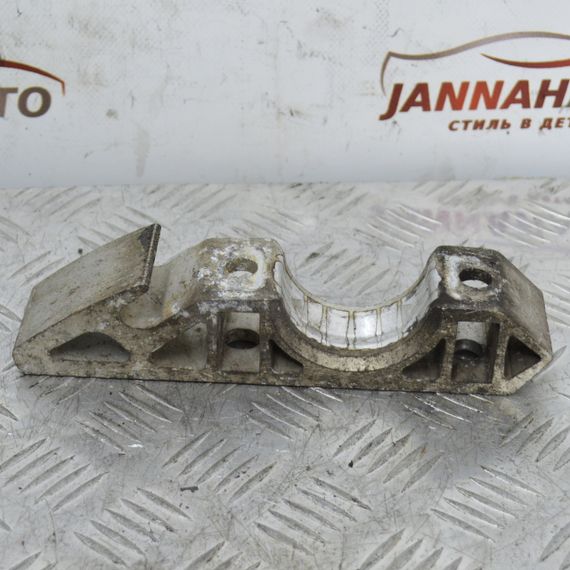 Кронштейн кріплення переднього стабілізатора 3.0 TDI Volkswagen Touareg Фольксваген Туарег 001023377 7L0411063B | Зображення 1