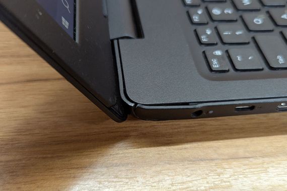 Ноутбук Б-класс Dell Latitude 3590 / 15.6" (1366x768) TN / Intel Celeron 3865U (2 ядра по 1.8 GHz) / 8 GB DDR4 / 240 GB SSD / Intel HD Graphics 610 / WebCam / Windows 10 б/у | Зображення 2