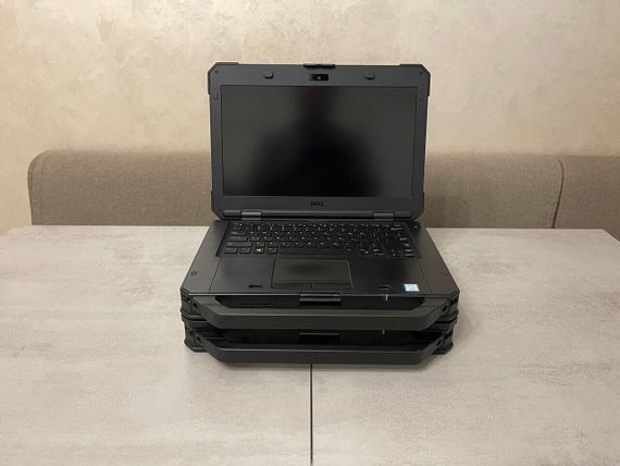 Защищенный ноутбук Dell Latitude 5424 Rugged / 14" (1920x1080) IPS / Intel Core i5-8350U (4 (8) ядра по 1.7 - 3.6 GHz) / 16 GB DDR4 / 500 GB SSD M.2 / AMD Radeon RX 540, 4 GB GDDR5, 128-bit / WebCam / Два АКБ б/у + Подарок Проводная мышь / USB | Зображення 2