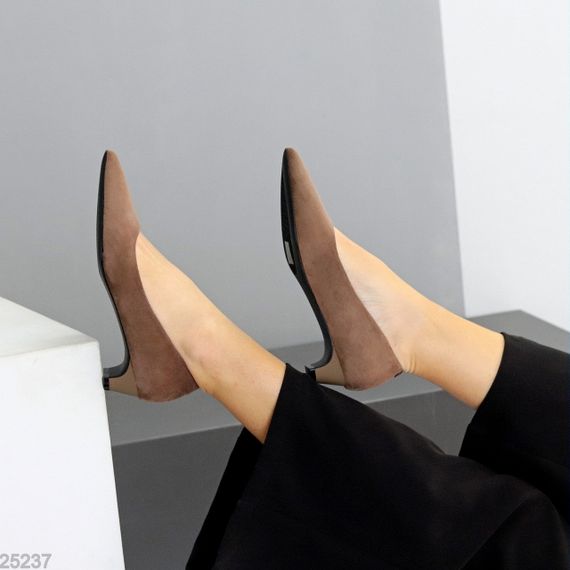 Елегантні замшеві туфлі човники низький каблук колір темний моко | Зображення 6