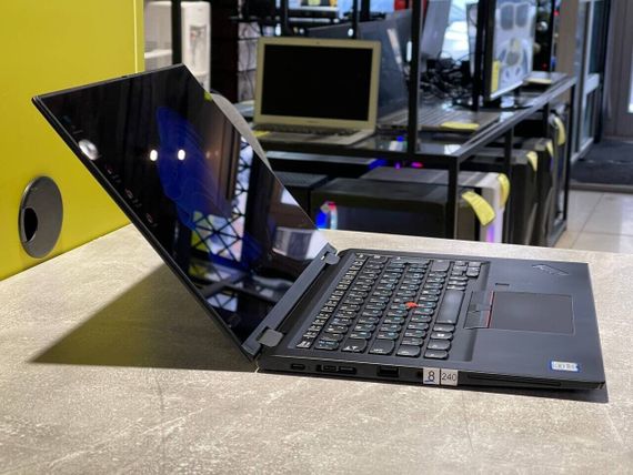 Ультрабук-трансформер Lenovo ThinkPad X390 Yoga / 13.3" (1920x1080) IPS Touch / Intel Core i5-8250U (4 (8) ядра по 1.6 - 3.4 GHz) / 8 GB DDR4 / 120 GB SSD / Intel UHD Graphics / WebCam б/в | Зображення 2