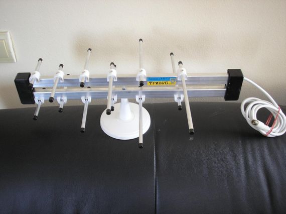 Кімнатна антена для ефірного аналогового та цифрового телебачення стандарту DVB-T2 ТРИЗУБ MAXI