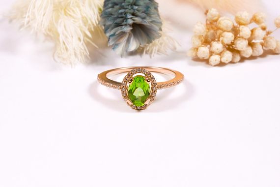 Кольцо из красного золота с хризолитом и фианитами 14.5 | Зображення 6