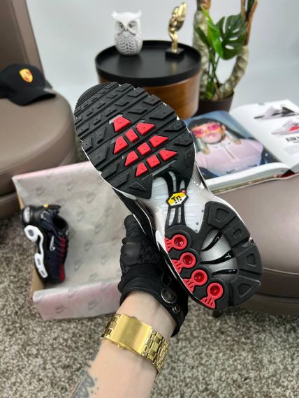 Мужские кроссовки Air Max Plus Black Grey Red весна / літо / осінь A3669 45 28,5 | Зображення 5