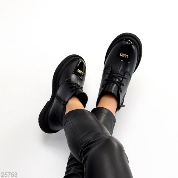 Дизайнерські чорні шкіряні зимові черевики з глянсовою вставкою | Зображення 1