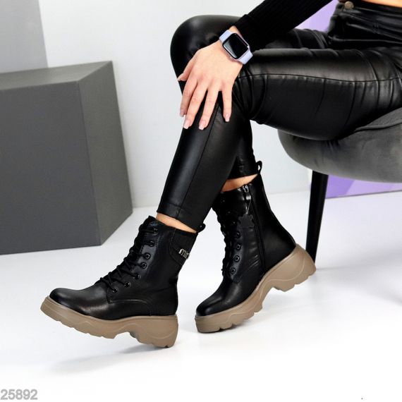 Черные зимние высокие кожаные ботинки берцы на бежевой подошве | Зображення 6