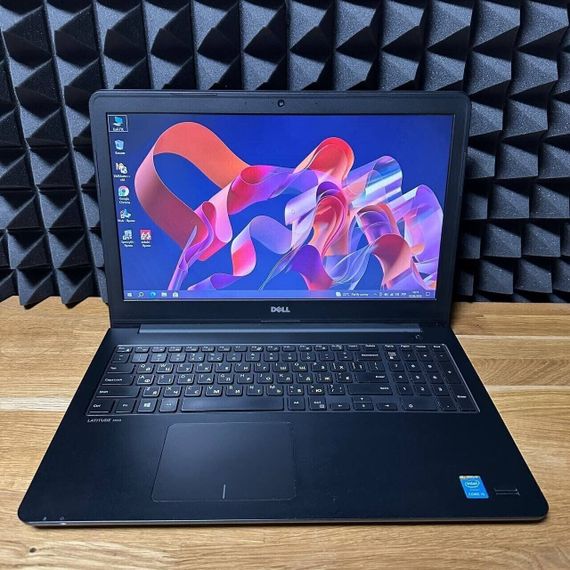 Ноутбук Б-клас Dell Latitude 3550 / 15.6" (1920x1080) TN / Intel Core i5-5200U (2 (4) ядра по 2.2 - 2.7 GHz) / 8 GB DDR3 / 128 GB SSD / nVidia GeForce 830M, 2 GB DDR3, 64-bit / WebCam / Win 10 б/в | Зображення 1