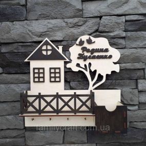 Именная настенная ключница с полочкой и органайзером Family Craft венге, деревянная вешалка для ключей на 4 крючка