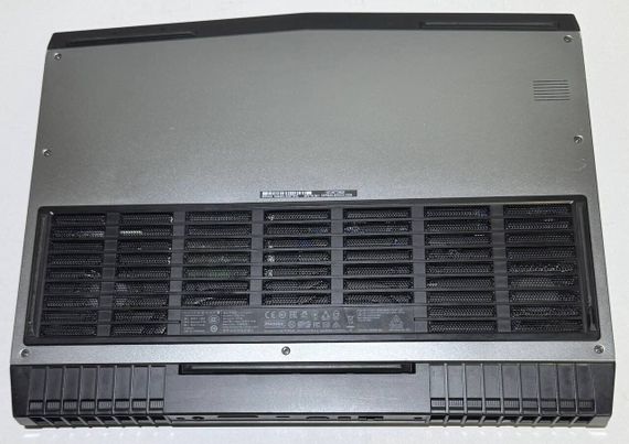 Ігровий ноутбук Dell Alienware 17 R4 / 17.3" (1920x1080) IPS / Intel Core i7-7820HK (4 (8) ядра по 2.9 - 3.9 GHz) / 32 GB DDR4 / 256 GB SSD + 1000 GB HDD / nVidia GeForce GTX 1070, 8 GB GDDR5, 256-bit / WebCam б/в | Зображення 2