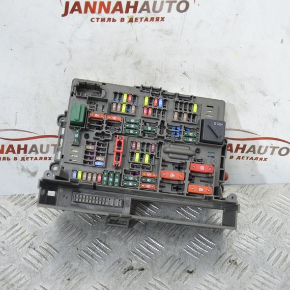 Блок запобіжників BMW 3 E90 E91 2005-2011 Блок запобіжників БМВ е90 е91 10688710 9119444