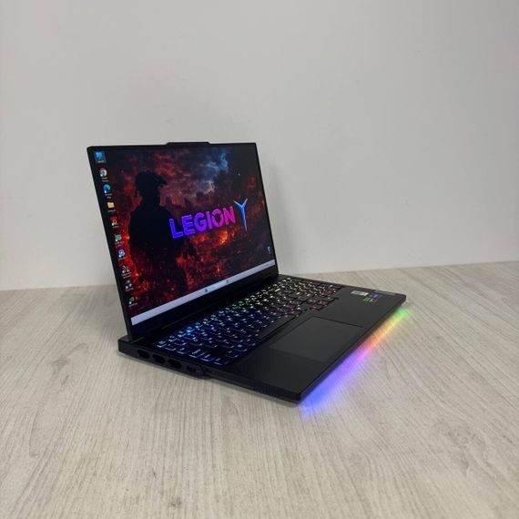 Игровой ноутбук Б-класс Lenovo Legion Pro 7 16IRX8H / 16" (2560x1600) IPS / Intel Core i9-13900HX (24 (32) ядра по 3.9 - 5.4 GHz) / 16 GB DDR5 / 1000 GB SSD M.2 / nVidia GeForce RTX 4080, 12 GB GDDR6, 192-bit / WebCam б/у | Зображення 4