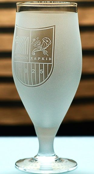 Пивной бокал 500 мл ФК Металлист на ножке с гравировкой кружка фаната футбола | Зображення 2