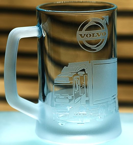 Пивний келих 670 мл Volvo Truck Вольво подарунок для далекобійника  кухоль з гравіюванням вантажівки | Зображення 1