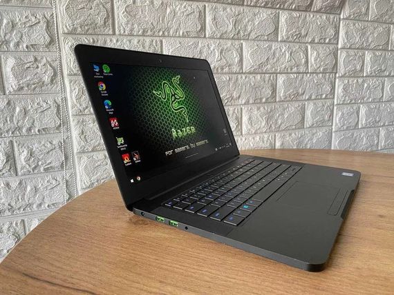 Ноутбук Razer Blade RZ09-0195 14.0" FHD IPS i7 7700HQ 16Gb SSD 256Gb GTX1060 | Зображення 1