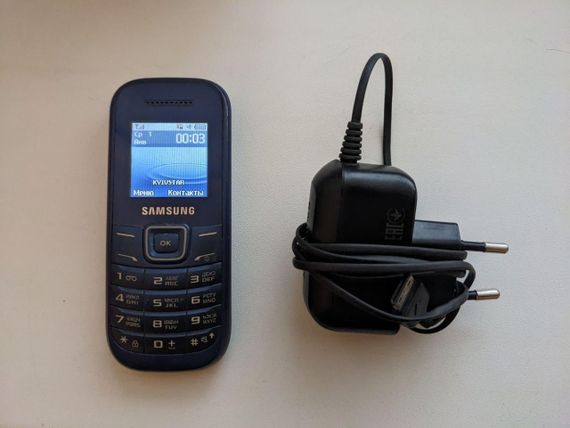 Мобильный телефон Samsung e1200i бу-царапина