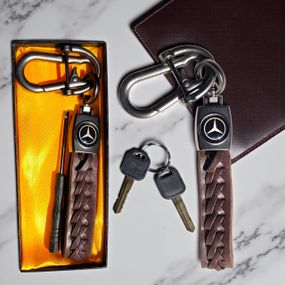 Автомобільний шкіряний брелок premium з карабіном Mercedes коричневий