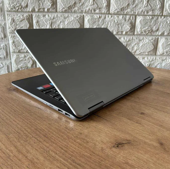 Ноутбук Сенсорний Samsung NP940 x360 15.0" i7 8550U 16Gb SSD 256Gb Radeon 540 Б/В | Зображення 5