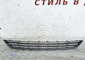 Решітка в бампер центральна Ford Fiesta VII 2012-2017 Решітка бампера центральна Форд Фієста 7 C1BB17K945AA